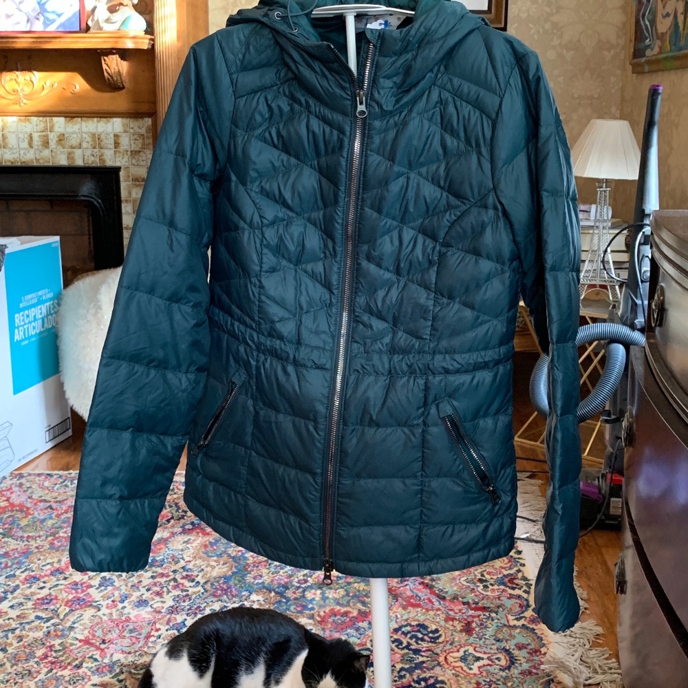 Athleta goose down hoodie jacket.‎ Worn a few times. Retail 199